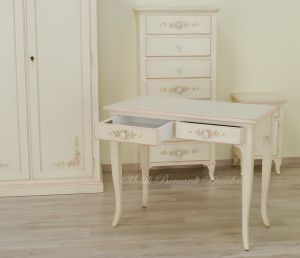 Small solid wood desk with lacquered finish with floral decorations